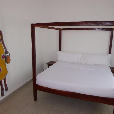 Sarawally Guesthouse Ampaya 外观 照片