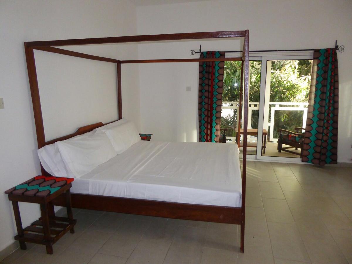 Sarawally Guesthouse Ampaya 外观 照片