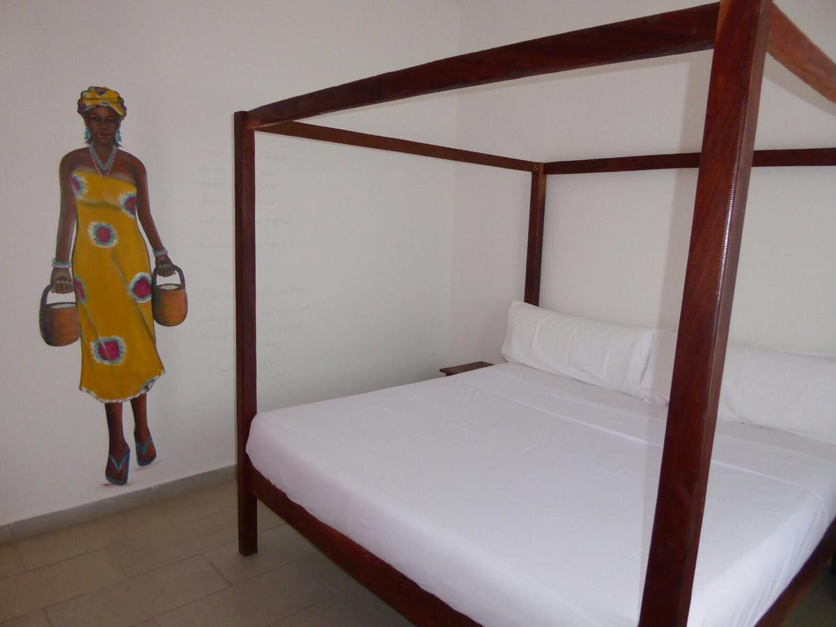 Sarawally Guesthouse Ampaya 外观 照片