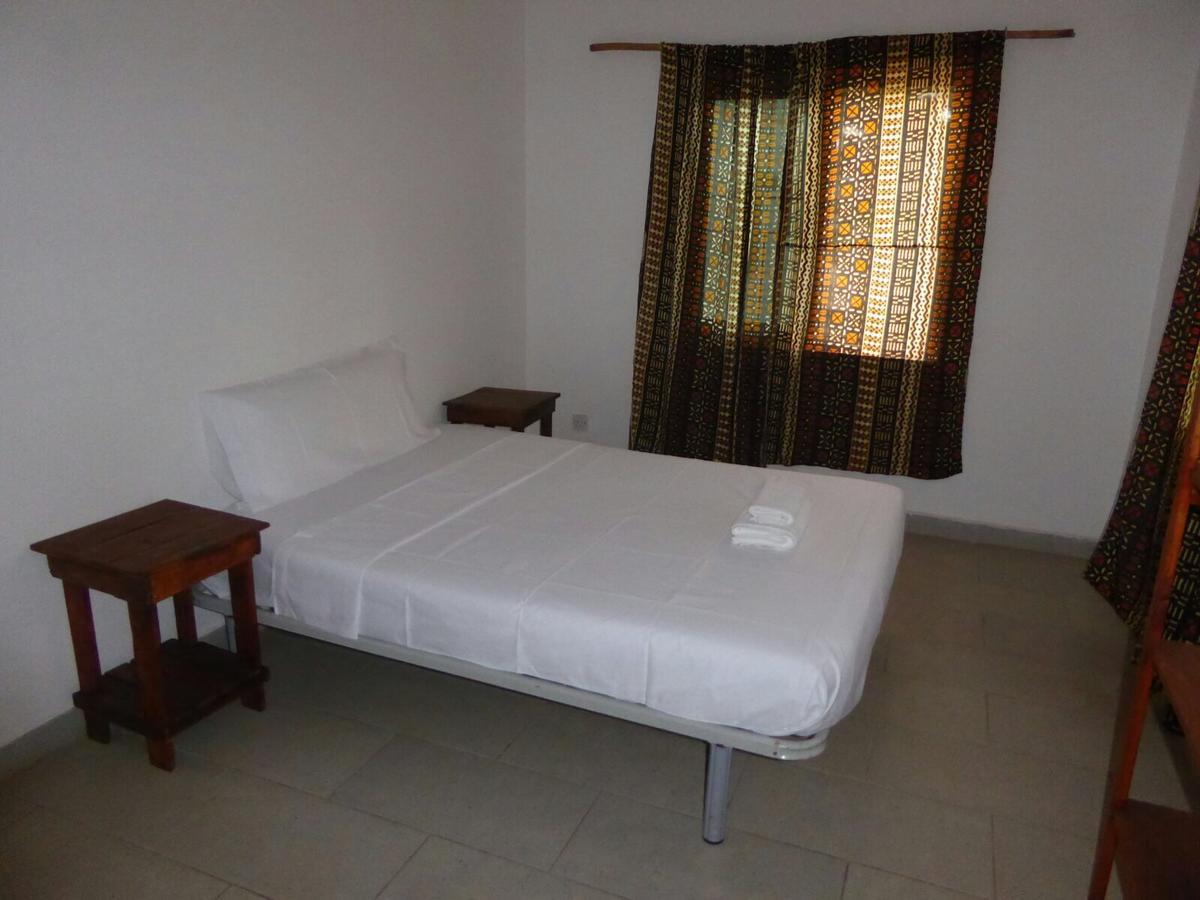 Sarawally Guesthouse Ampaya 外观 照片