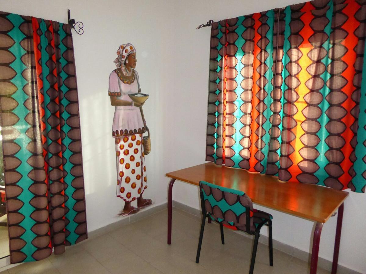 Sarawally Guesthouse Ampaya 外观 照片