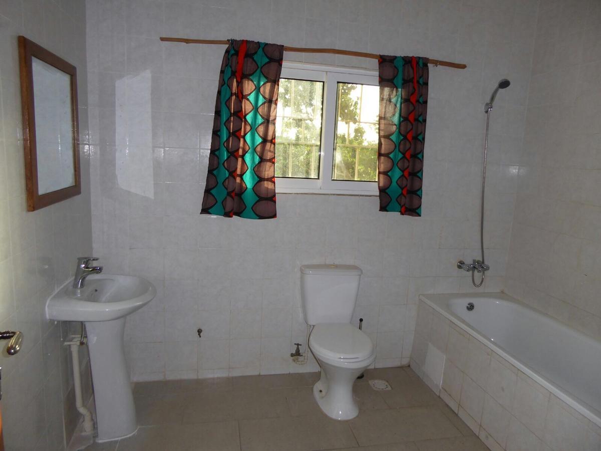 Sarawally Guesthouse Ampaya 外观 照片