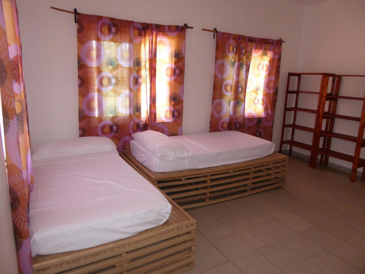 Sarawally Guesthouse Ampaya 外观 照片
