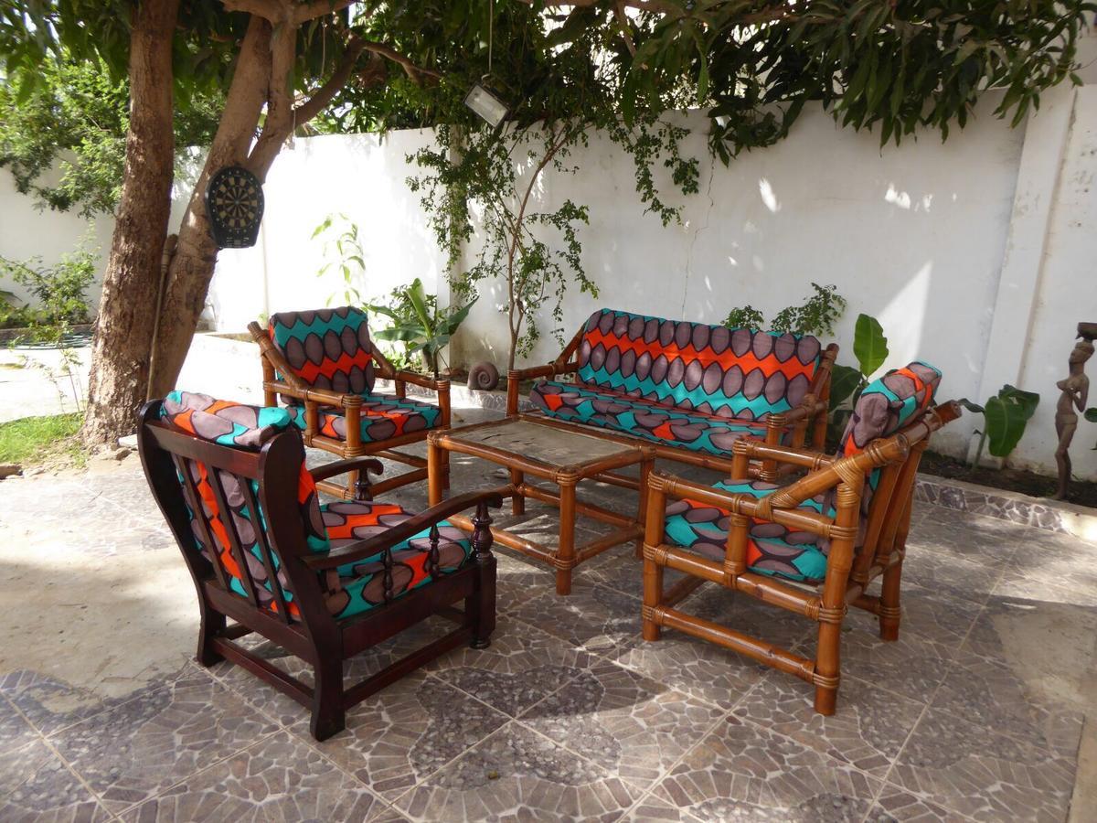 Sarawally Guesthouse Ampaya 外观 照片