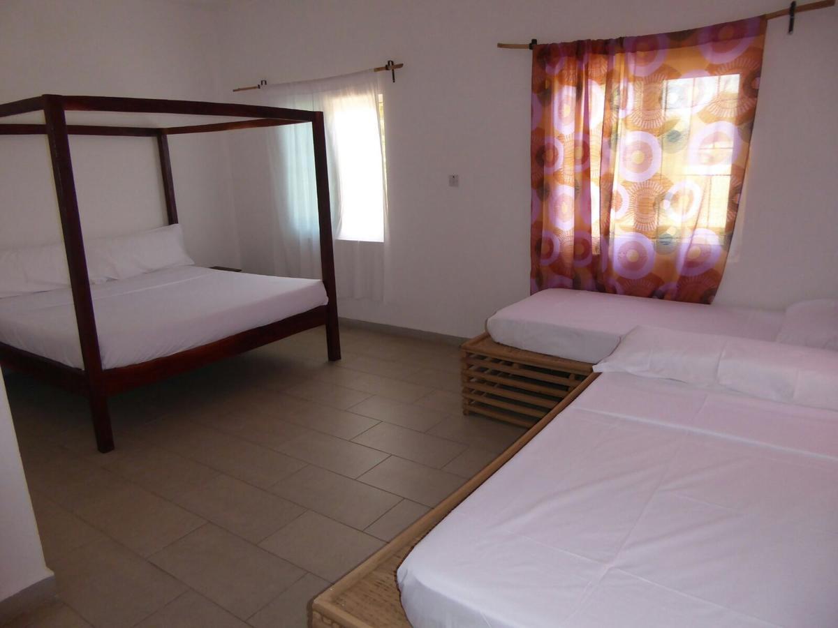 Sarawally Guesthouse Ampaya 外观 照片