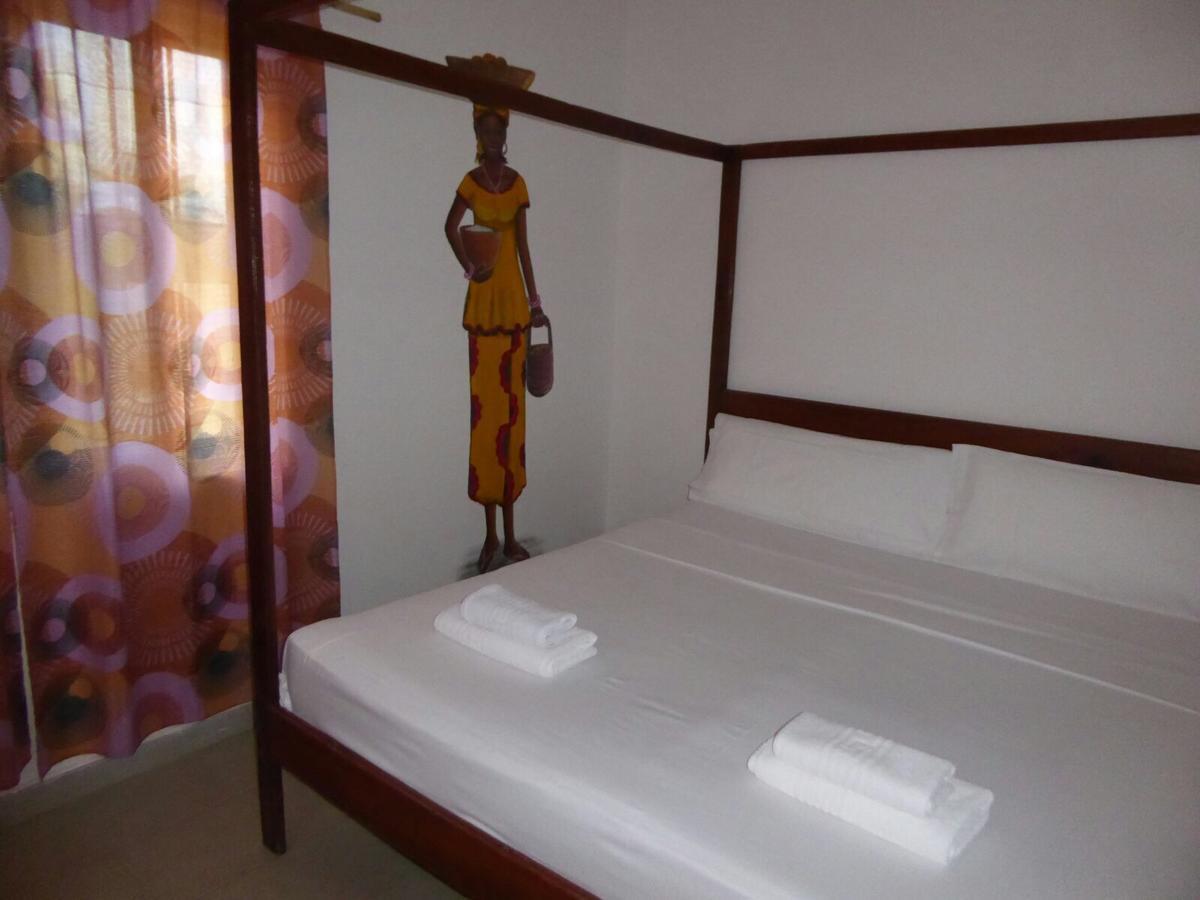Sarawally Guesthouse Ampaya 外观 照片